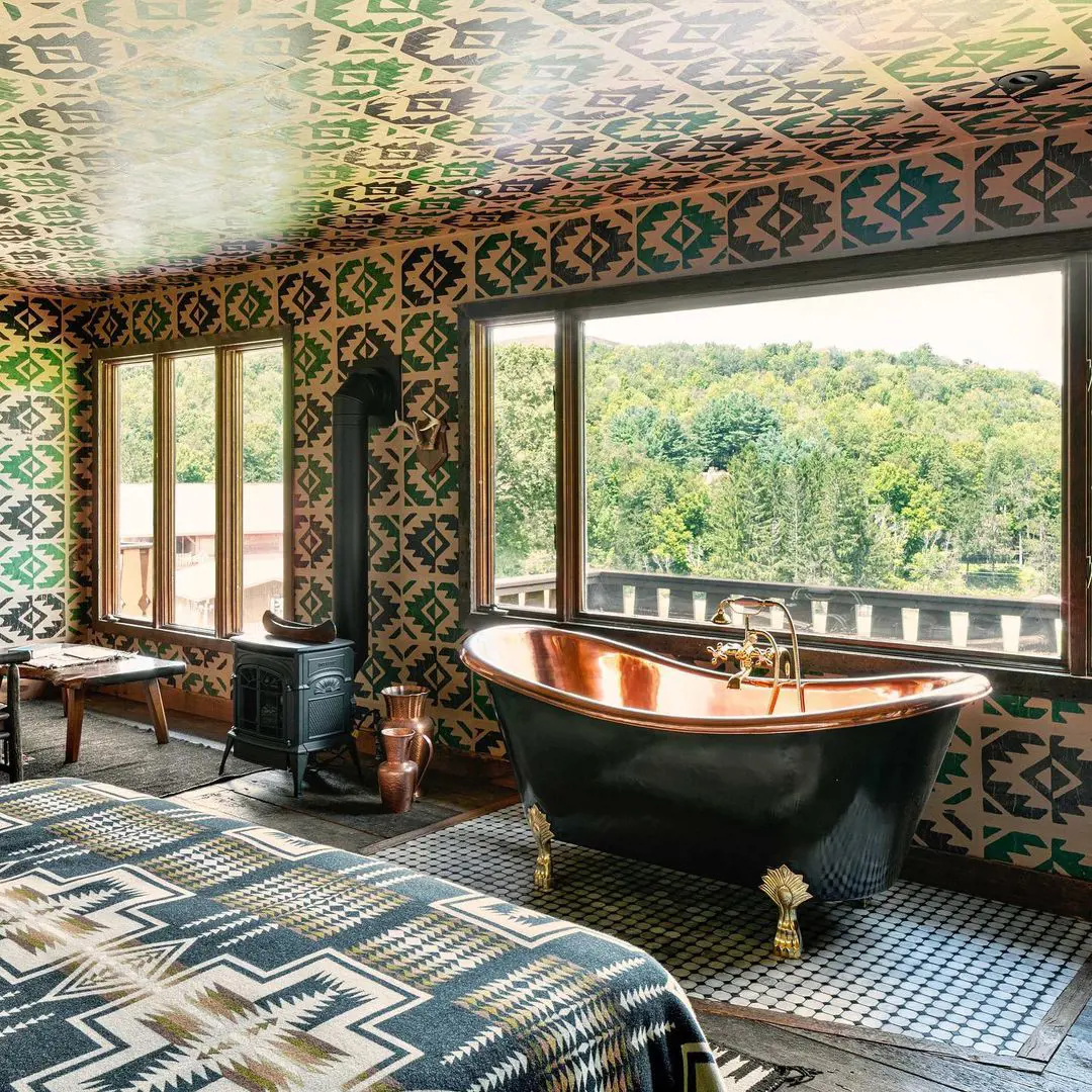 Treetops and tubs at Urban Cowboy Lodge.