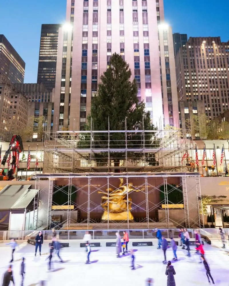 The high-rising building of the 75 Rockefeller Plaza