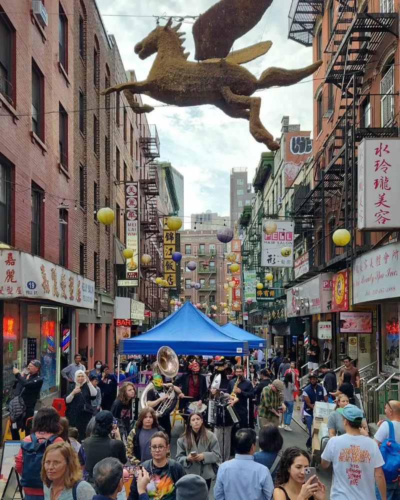 The busy streets of Chinatown. (Photo By: Tobias Pfeifer)