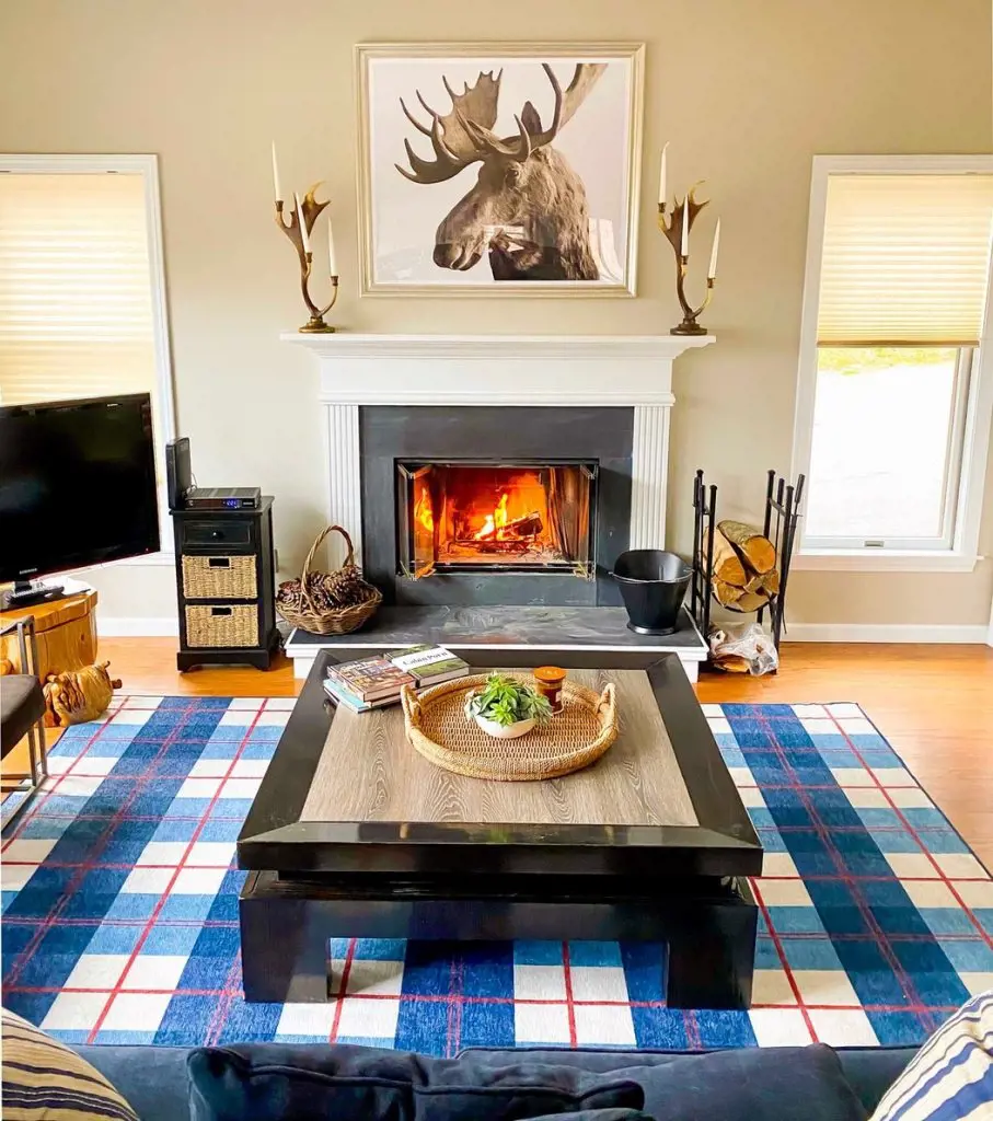 Rooms with fireplace and flat TV at Gore Mountain Resort.