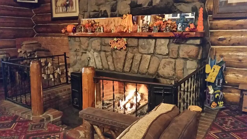 Fireplace at Ridin-Hy Ranch Resort to enjoy drinks with your family.